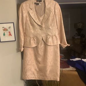 Jones New York size 12 elegant sleeveless dress with matching short jacket